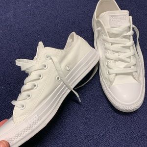 BRAND NEW low top converse!